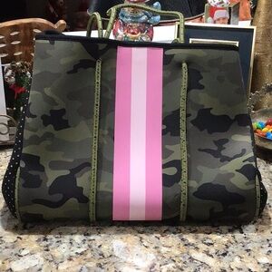 NWOT Bubble Gum Pink Stripe Camo Neoprene Bag military